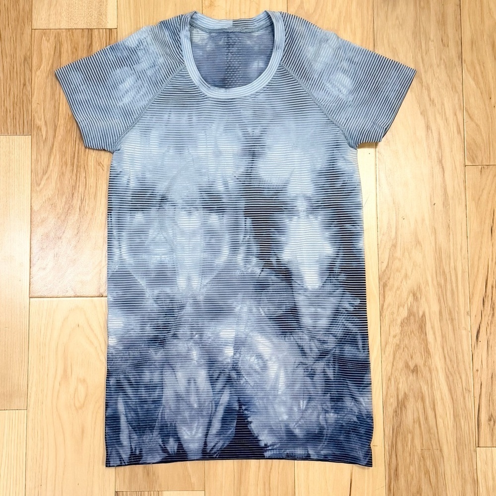 lululemon athletica Blue Tie-Dye Short Sleeve Tee